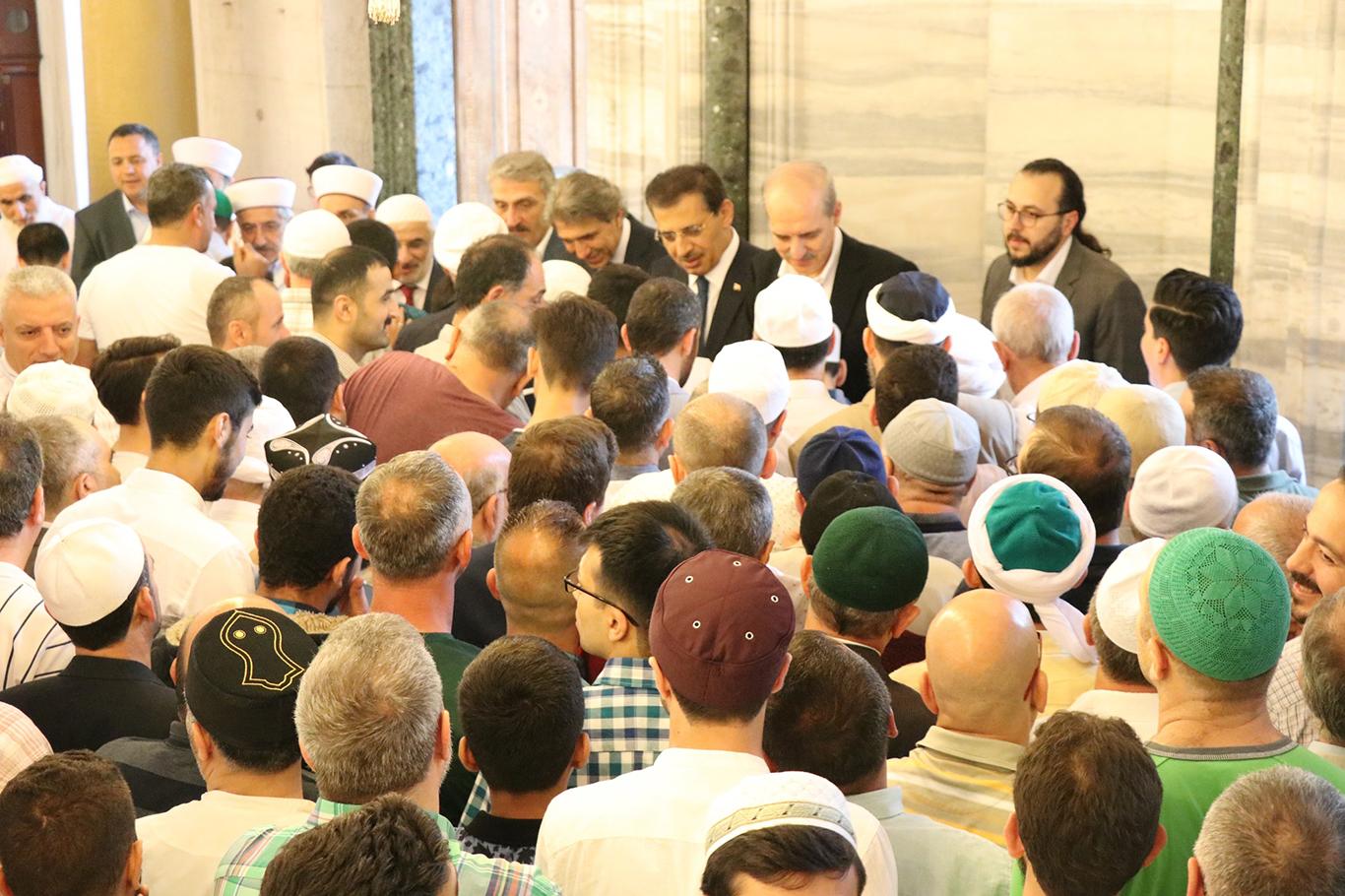 "Bayram kırgınlıkların unutulduğu günlerdir"